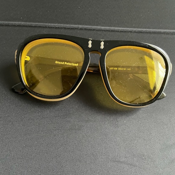 Yellow flip sunglasses - Picture 2 of 2